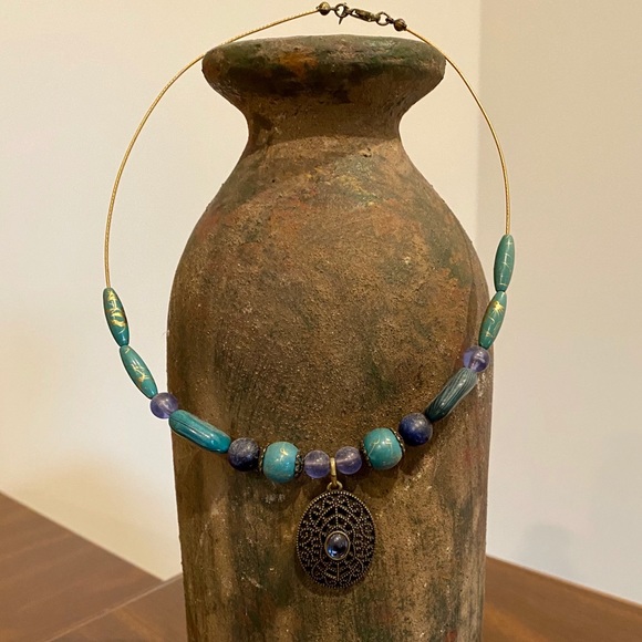 NWT Marked Teal Green Blue Beaded Pendant Necklace - Picture 2 of 7